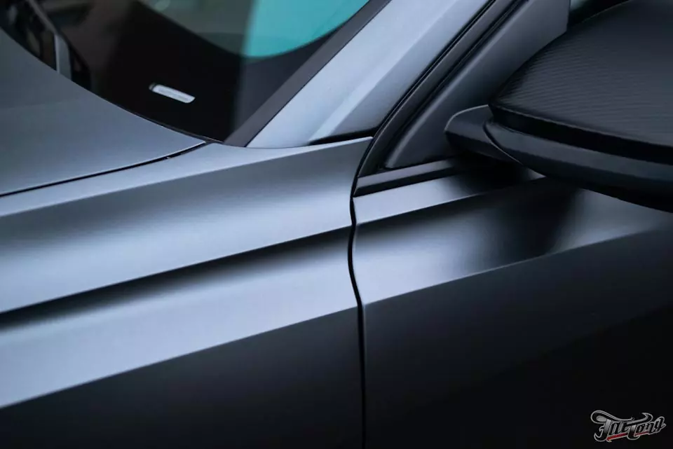 Audi Q8. Оклейка кузова в матовый прозрачный полиуретан + эксперимент полиуретаном под карбон.